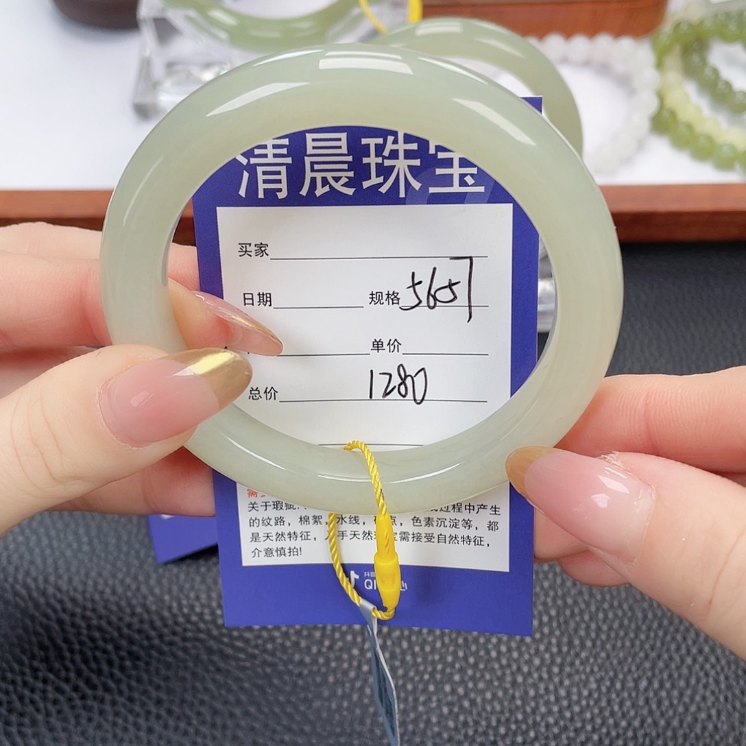 和田玉未镶嵌手镯