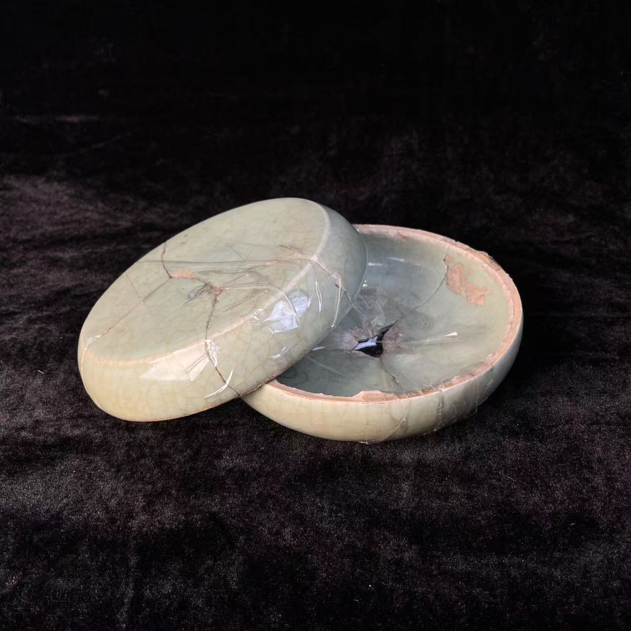 明早期龙泉窑盖盒