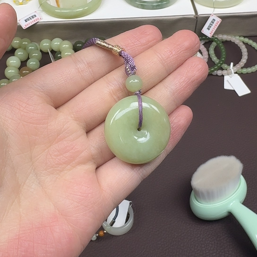 用***5和田玉未镶嵌颈饰