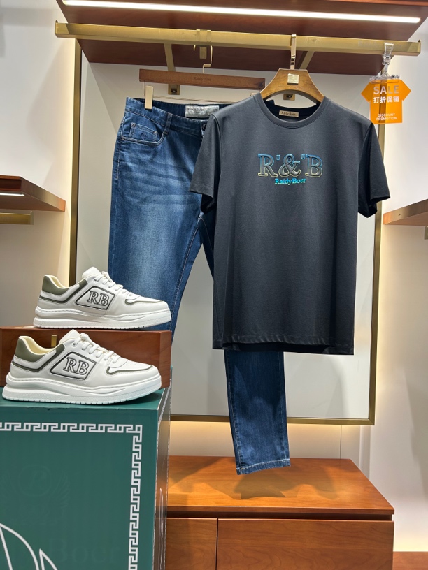 简洁款品牌字母款圆领体桖 