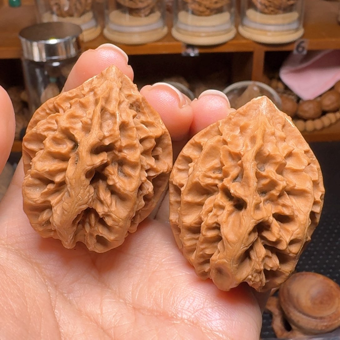 文玩核桃把件华**床龙骨灯笼