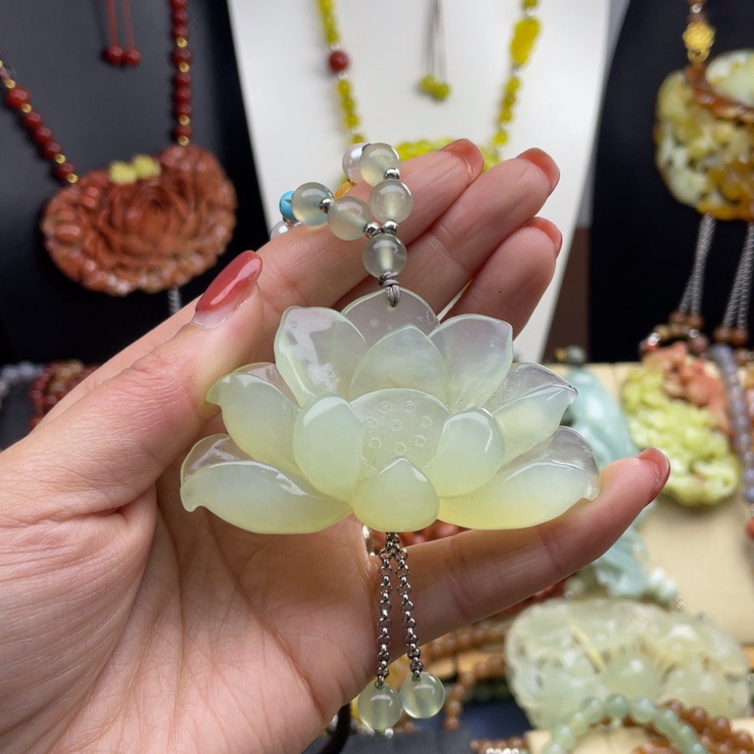 未镶嵌蛇纹石玉颈饰