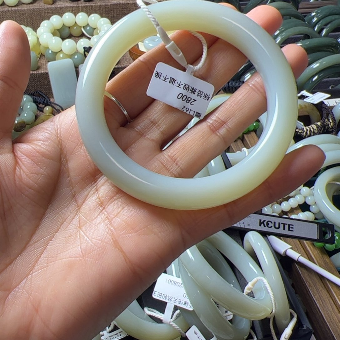 明***我和田玉（糖玉）未镶嵌手链