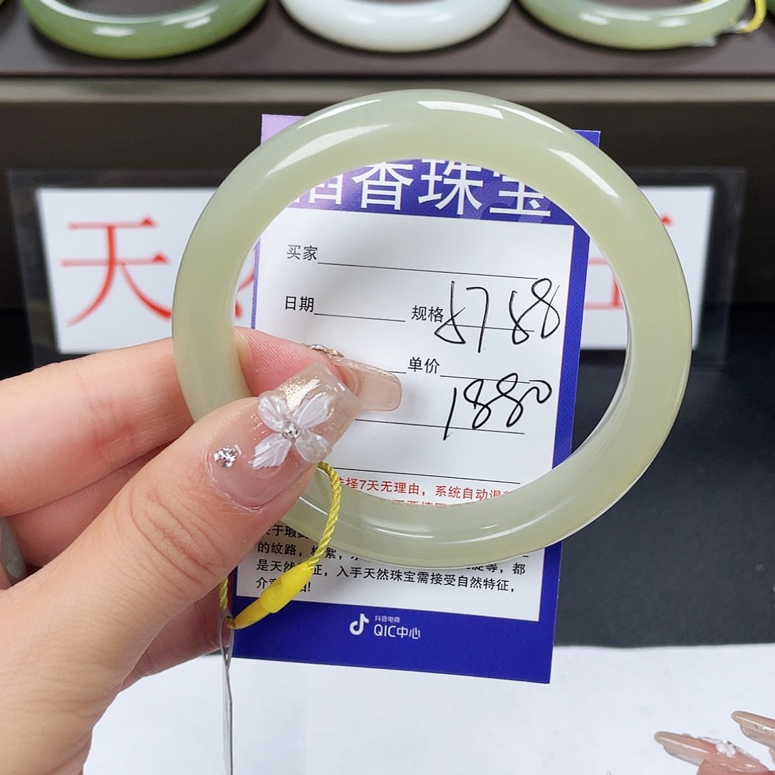 和田玉手镯未镶嵌