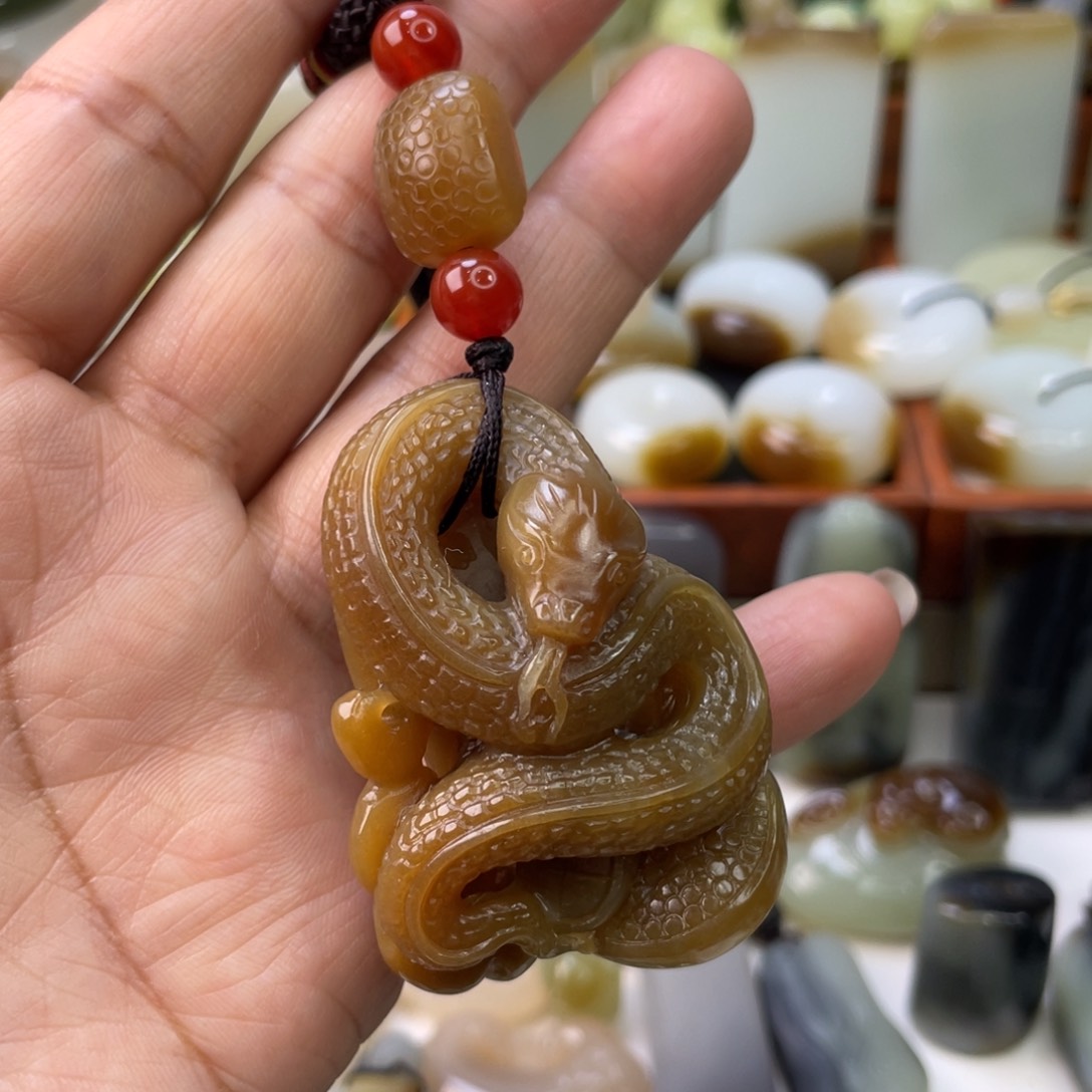 和田玉颈饰未镶嵌