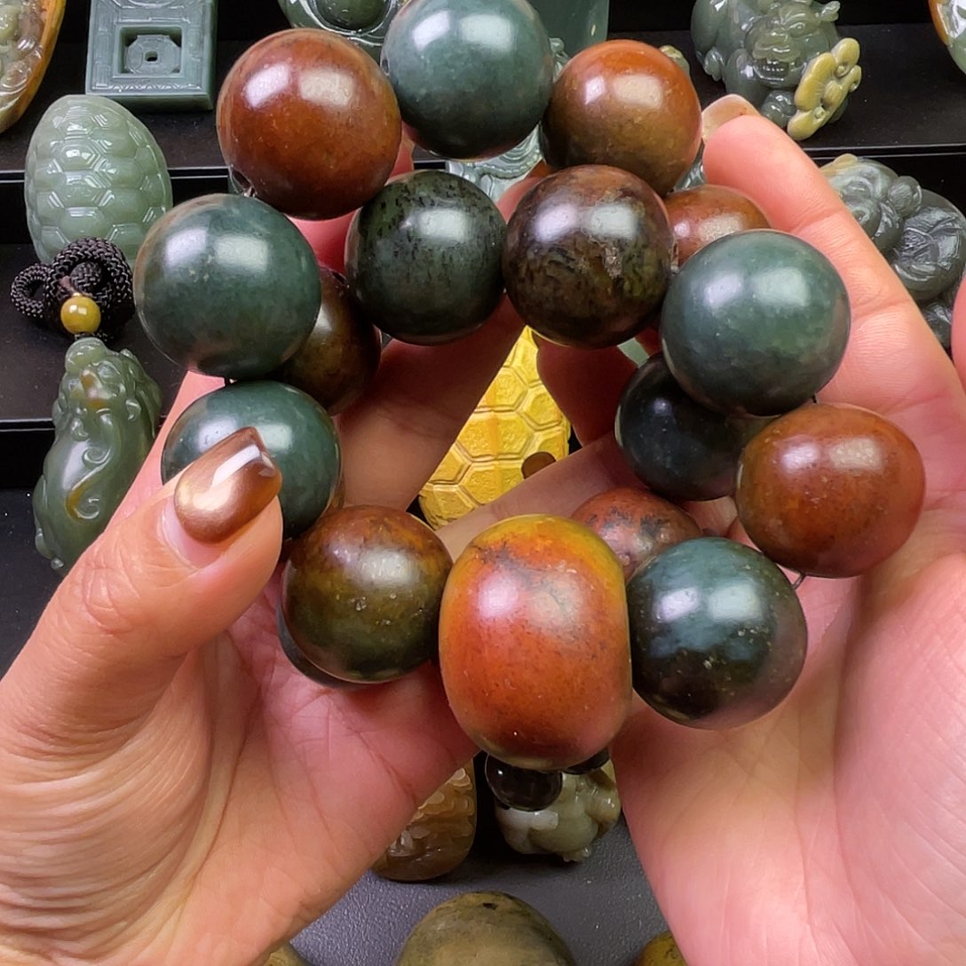 阿***鹰岫岩河磨玉（透闪石质玉）未镶嵌手链