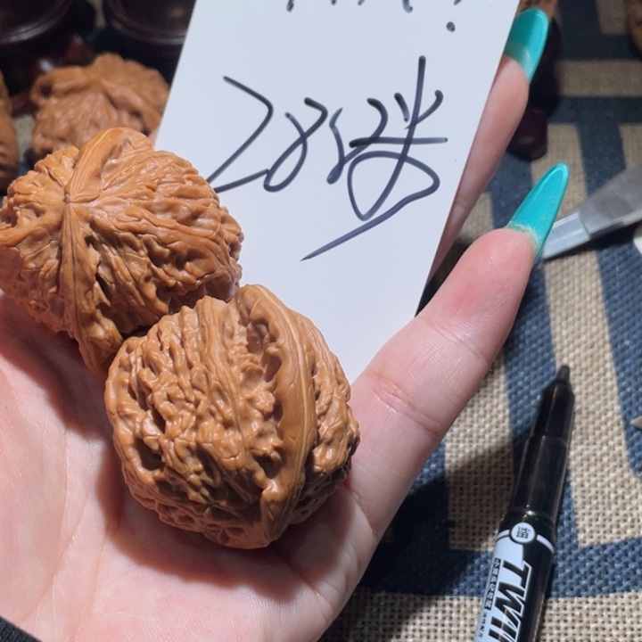 Y***’文玩核桃吊坠白狮子