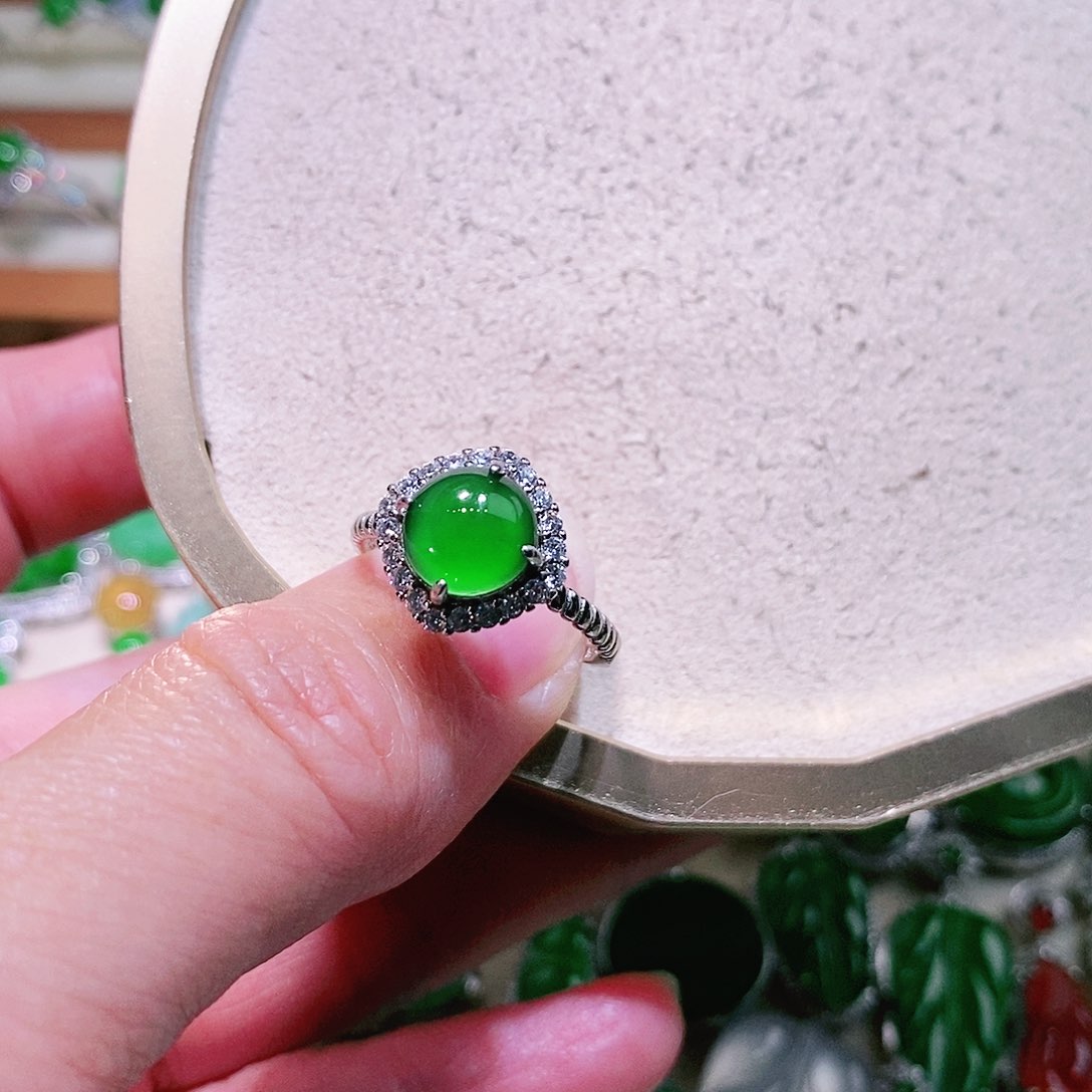 【闪购商品】翡翠挂件未镶嵌心**芷裸石