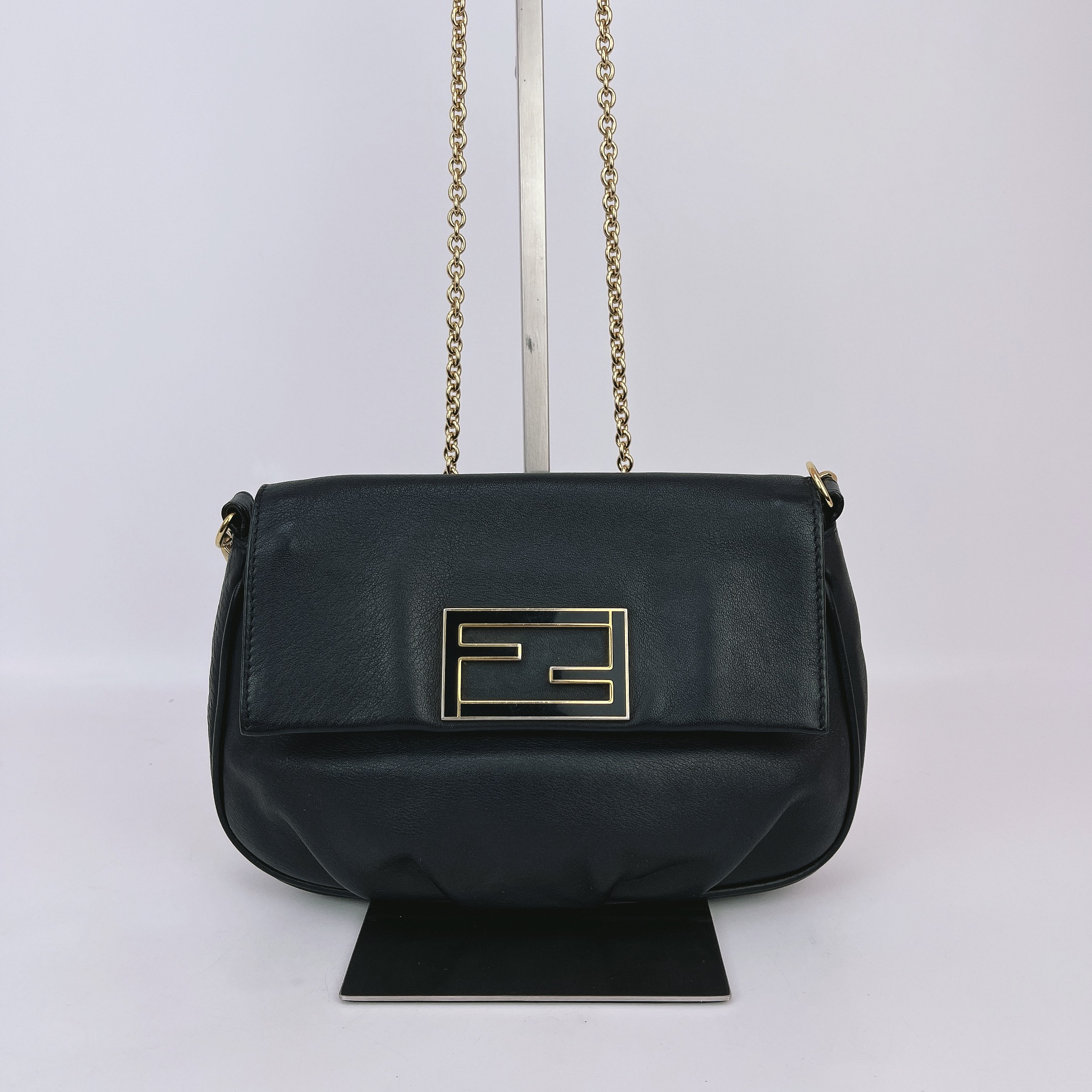 95新 FENDI/芬迪 芬迪 黑色牛皮链条斜挎包底长23 E461