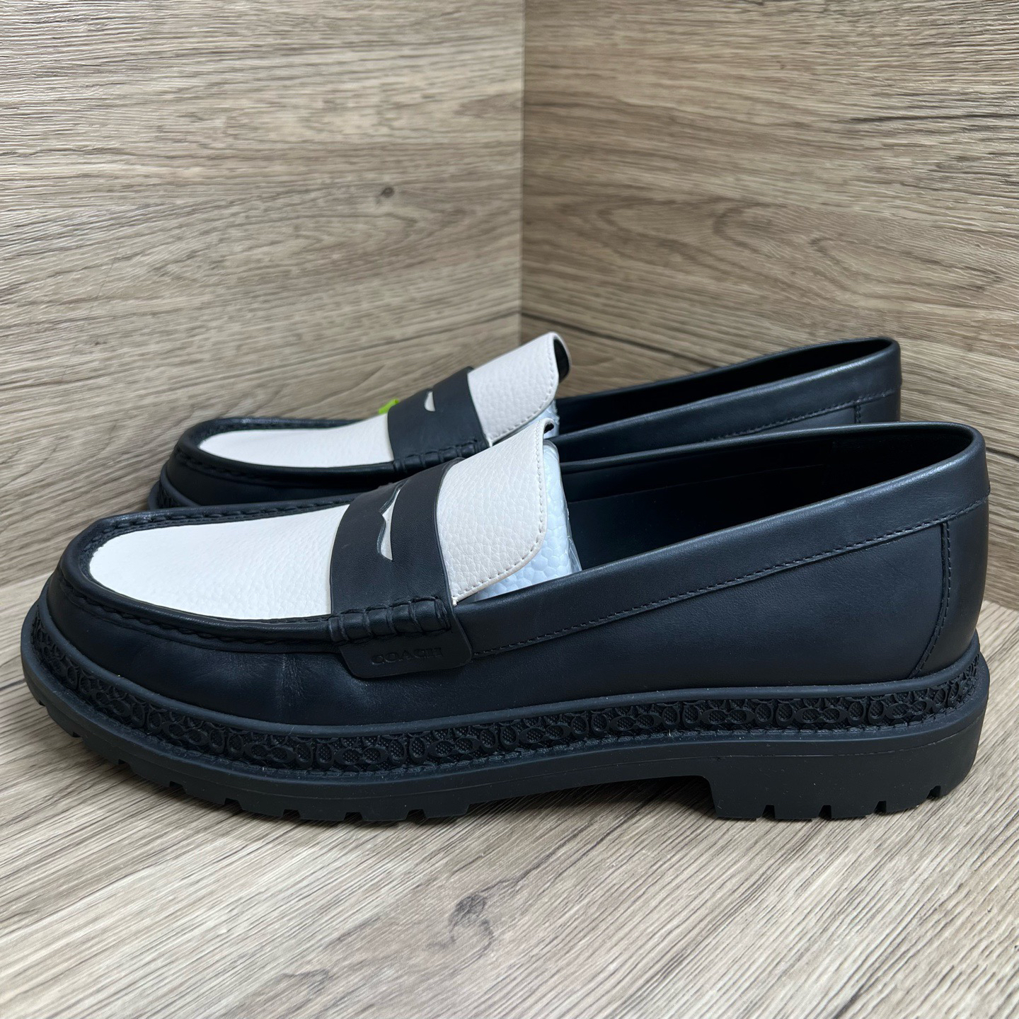 未使用 COACH/蔻驰 黑白乐福鞋 43码-47码
