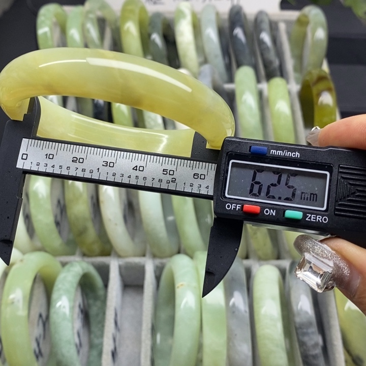 蛇纹石玉手镯44未镶嵌