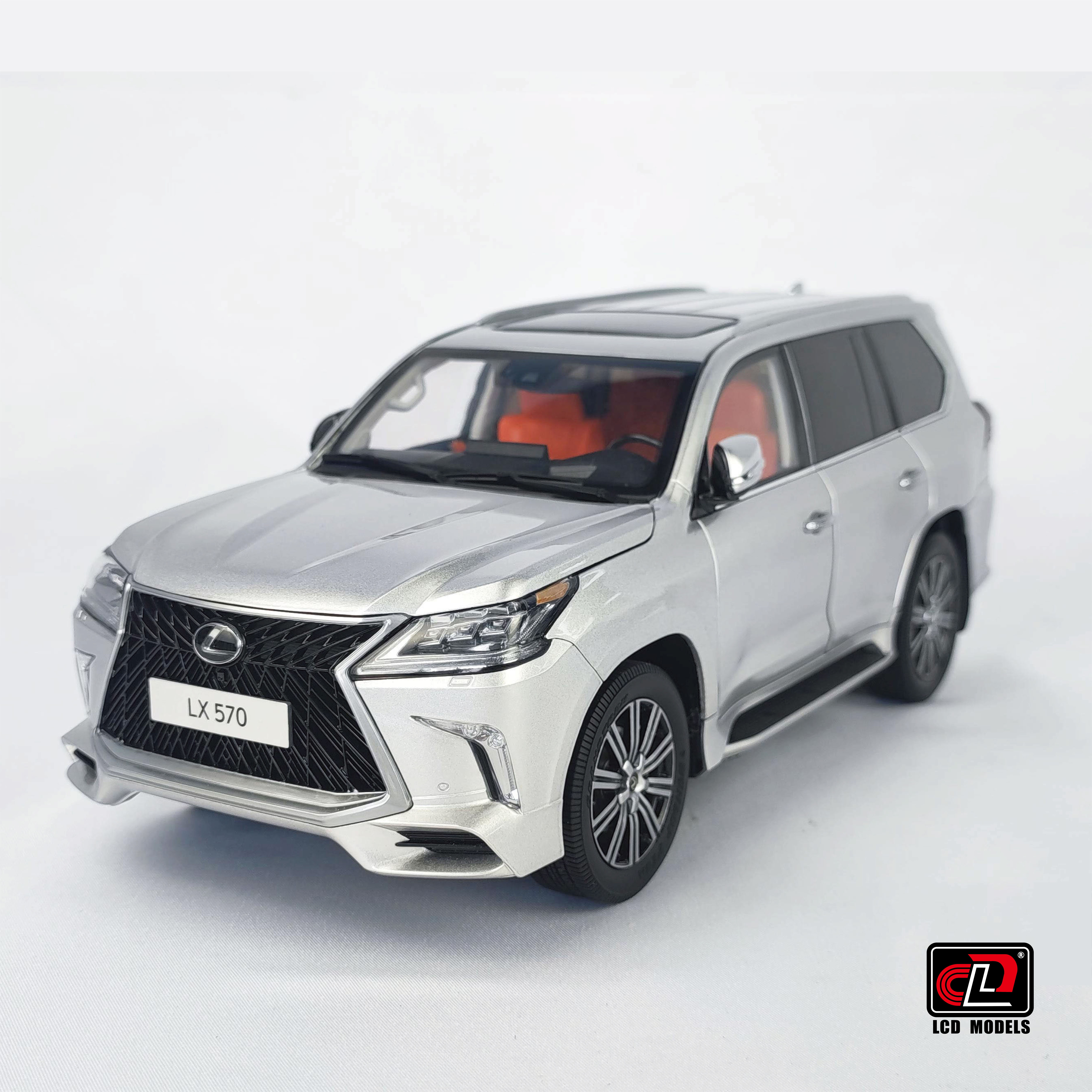 LCD1:18雷克萨斯LX570越野SUV合金全开汽车模型收藏
