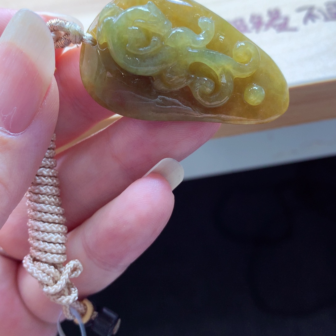 翡翠颈饰未镶嵌吊坠