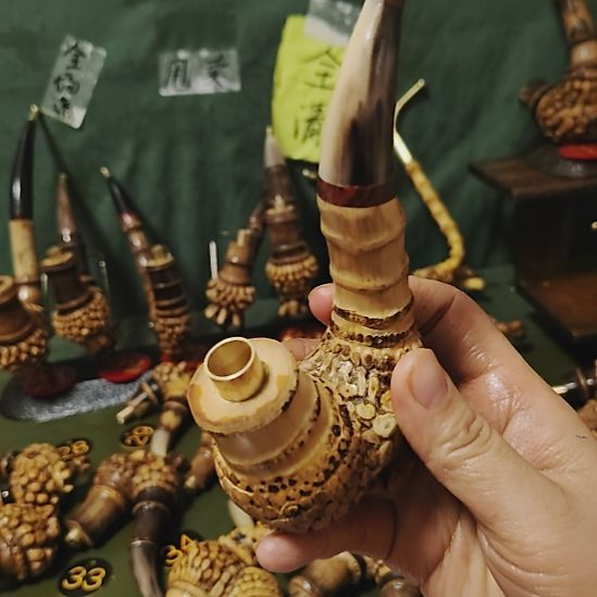 鸿***禧贵州特色竹根烟斗工艺品手把件