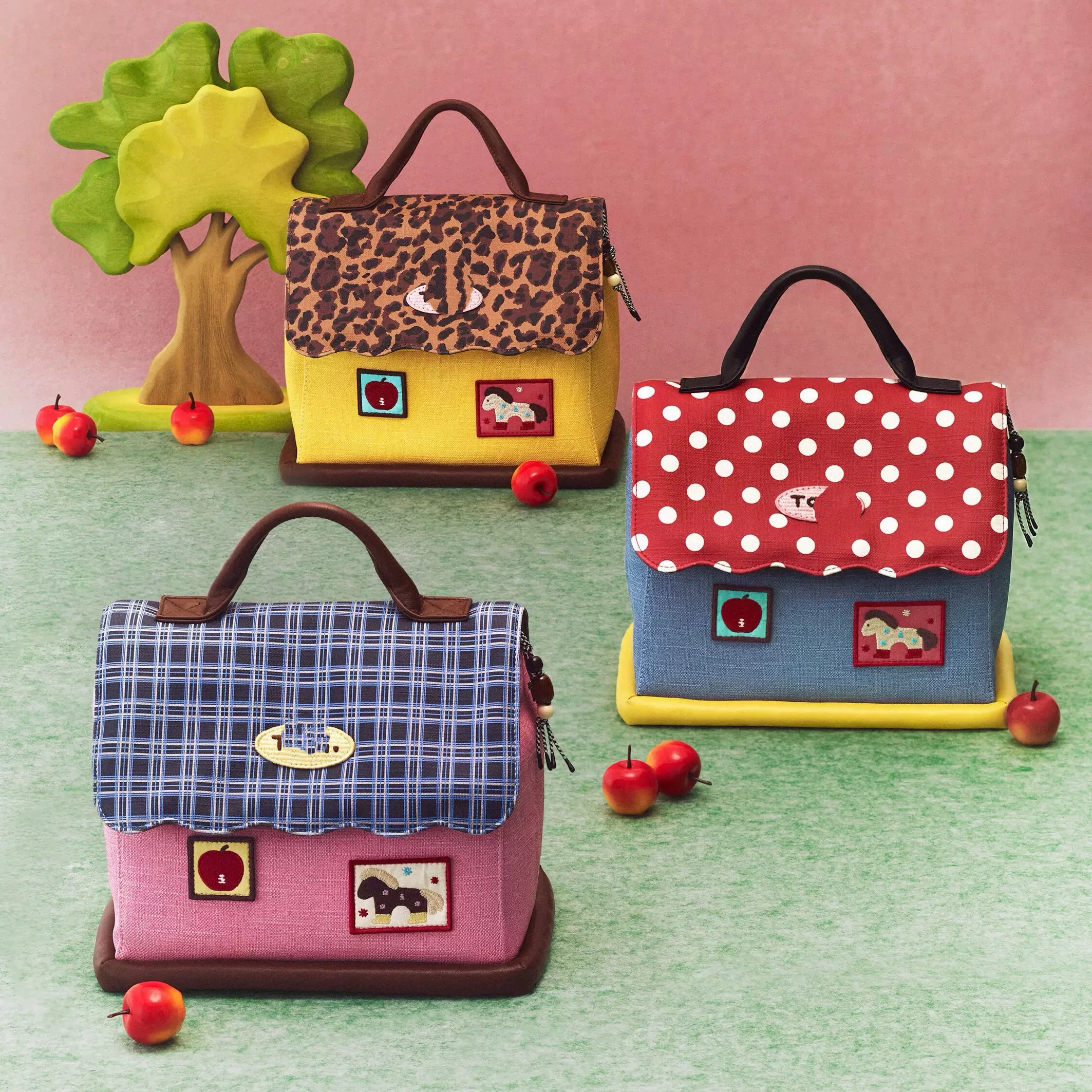 编号E26 新款小马塔皮小房子化妆包