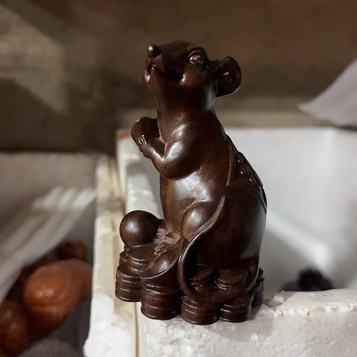 木黑檀木12钱币鼠一只