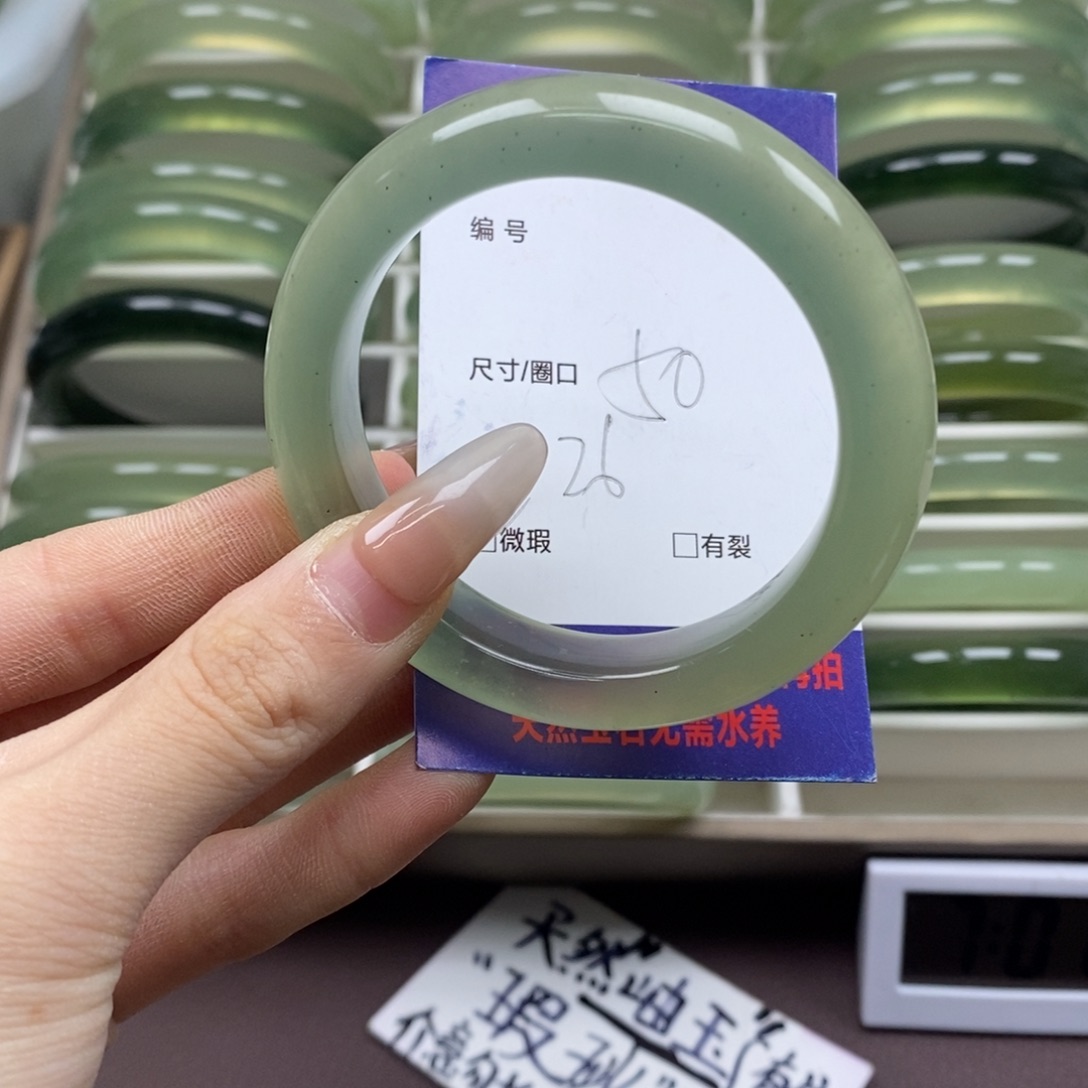 蛇纹石玉手镯未镶嵌