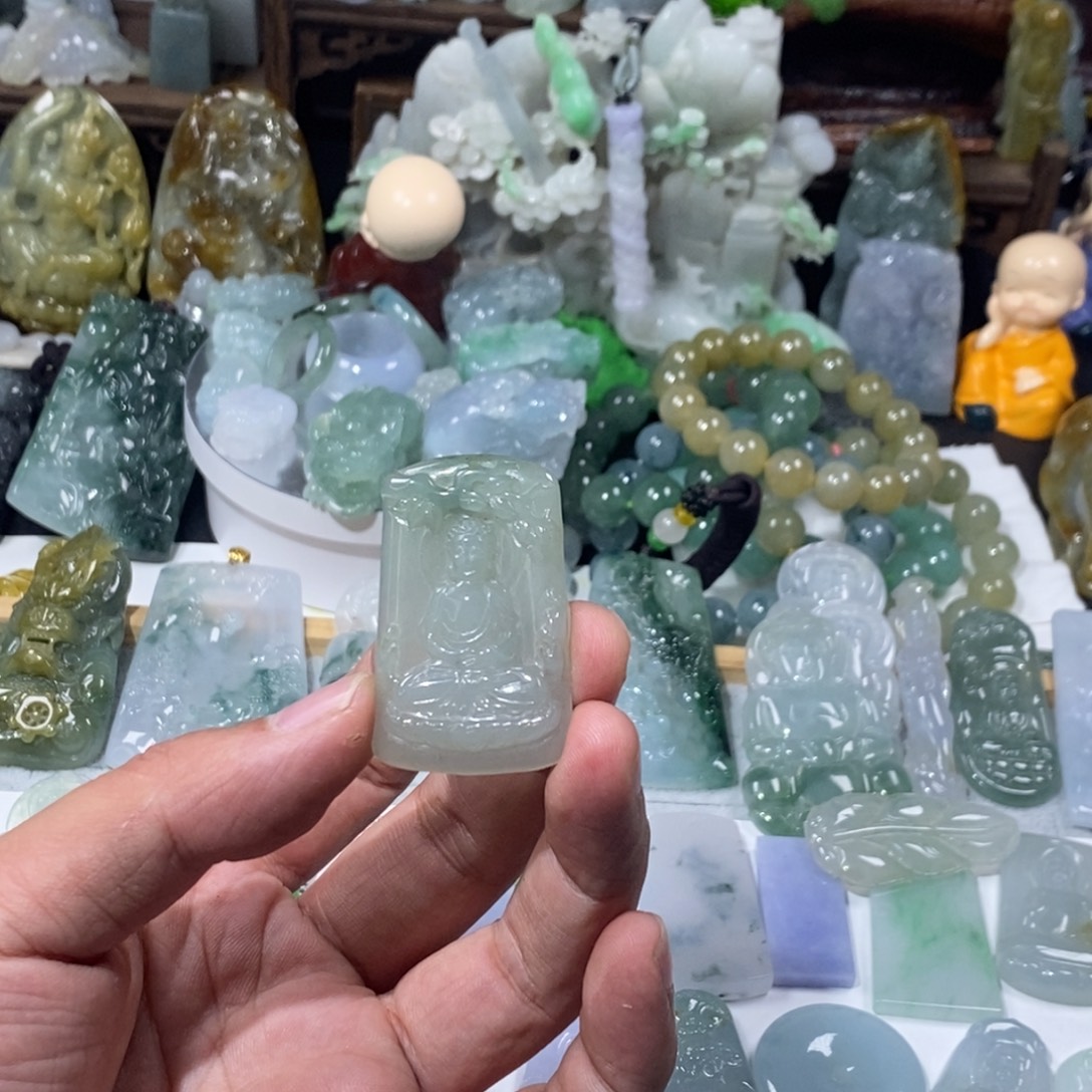 翡翠未镶嵌吊坠(不含链)大日如来