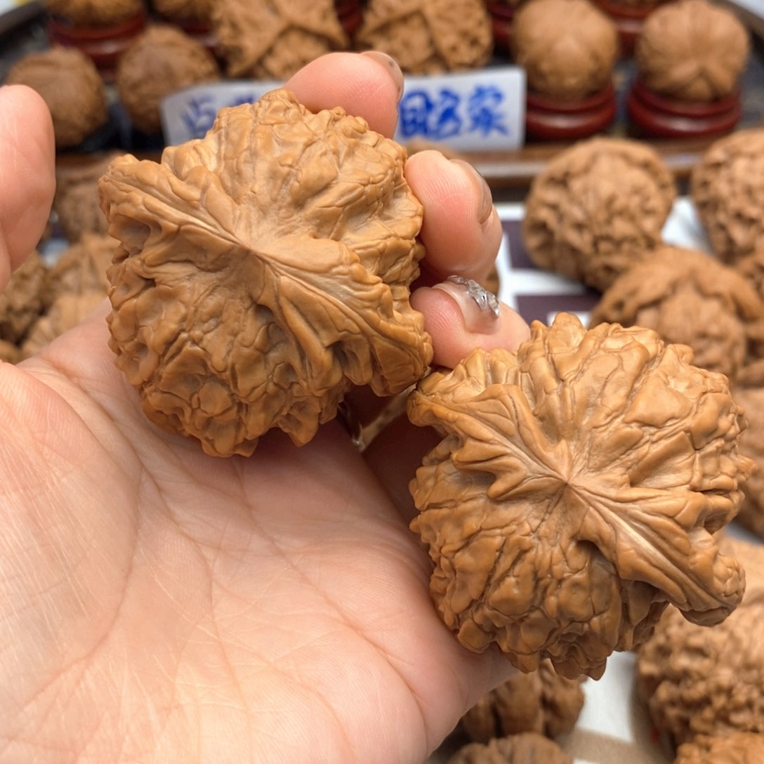 【闪购商品】文玩核桃吊坠51尺全品龙鼎