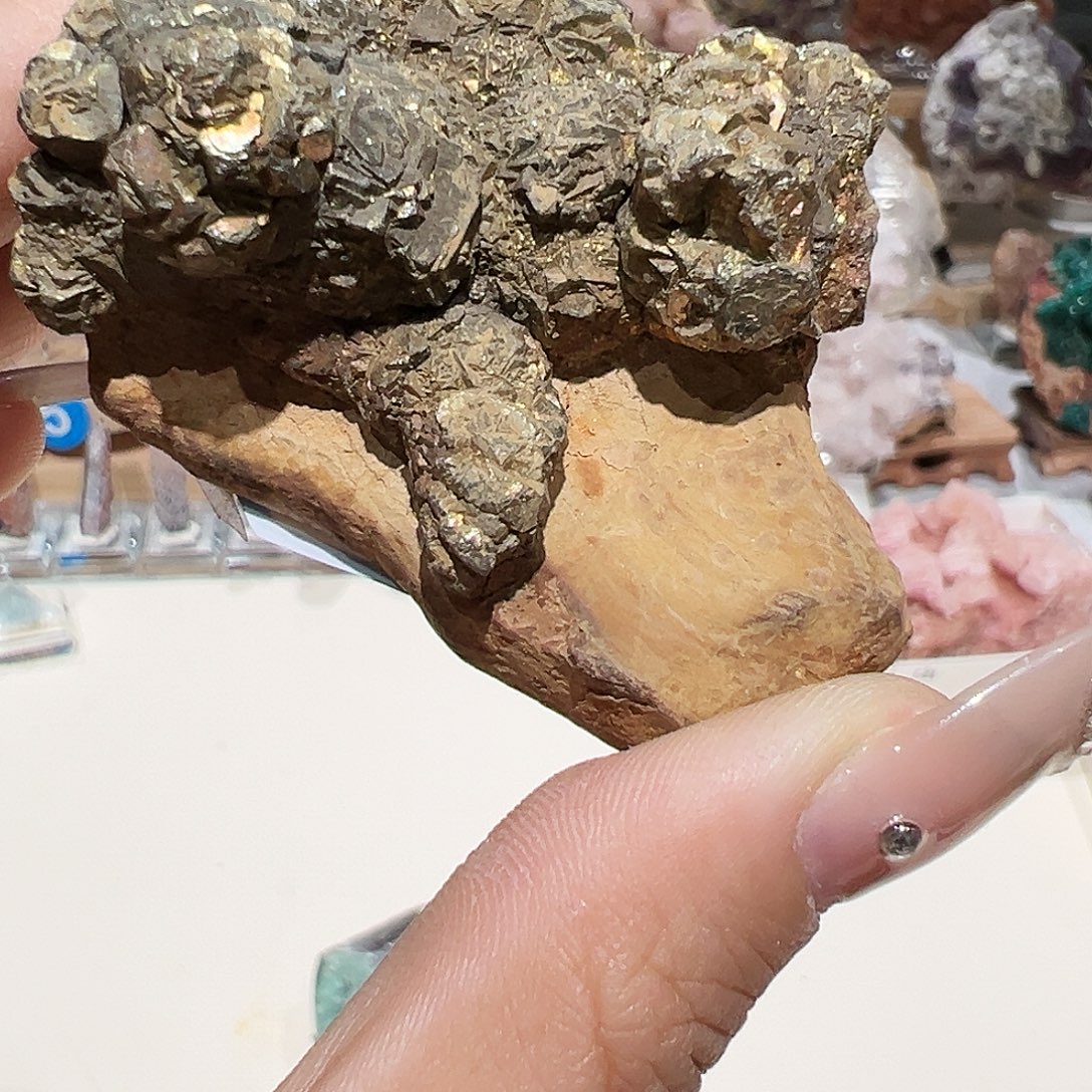 石材巴基黄铁矿带彩