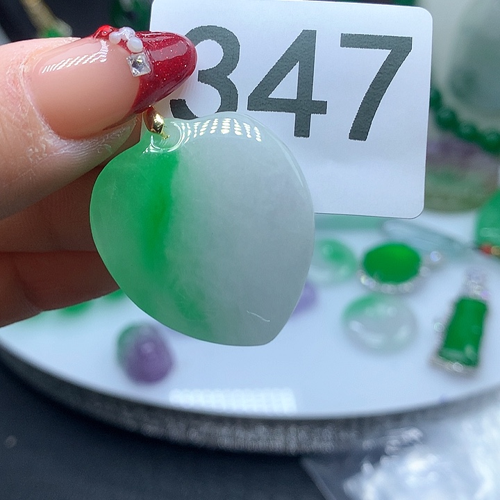 翡翠吊坠(赠链)未镶嵌