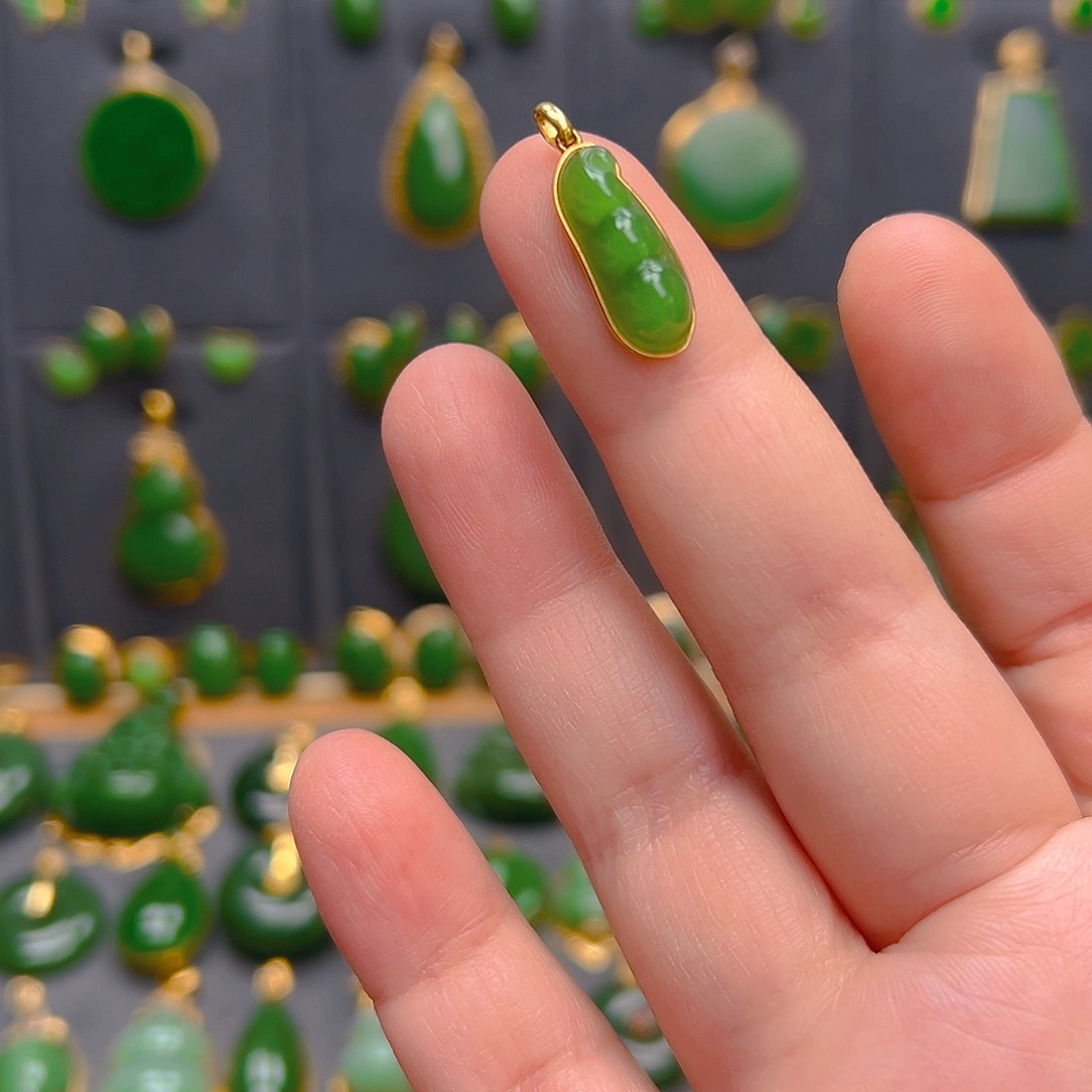 和田玉（碧玉）18K金镶嵌吊坠(不含链)