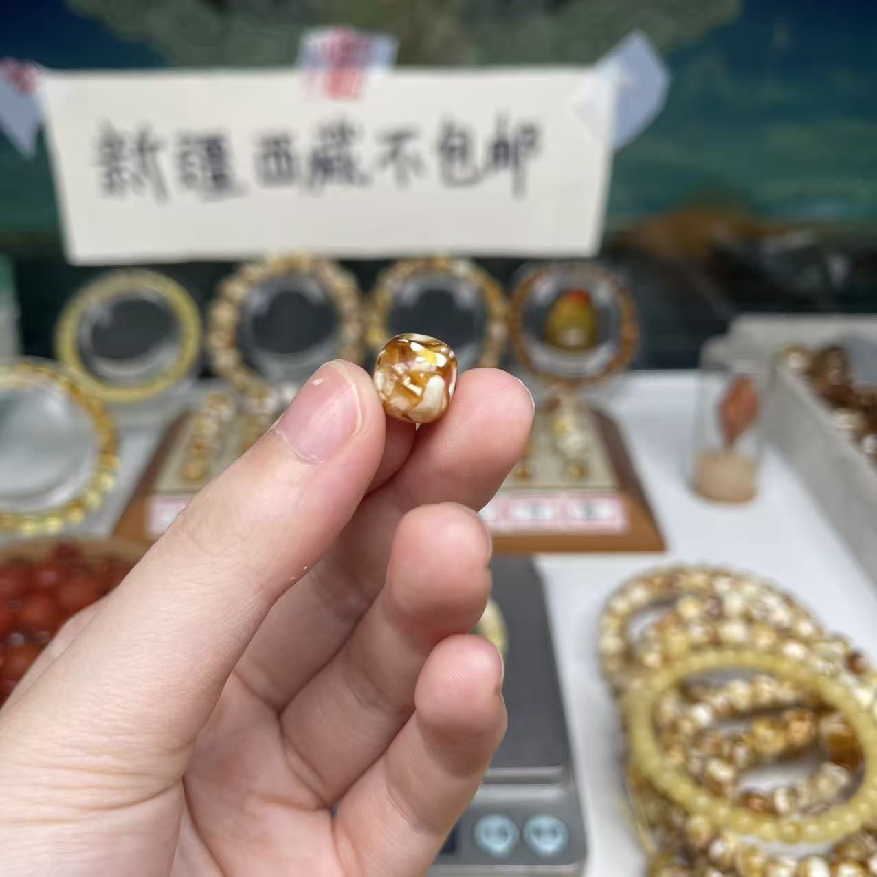 沁色蜜蜡白花老邢一物一图尺寸11.1mm乘9.7mm搭配手串好看1171号