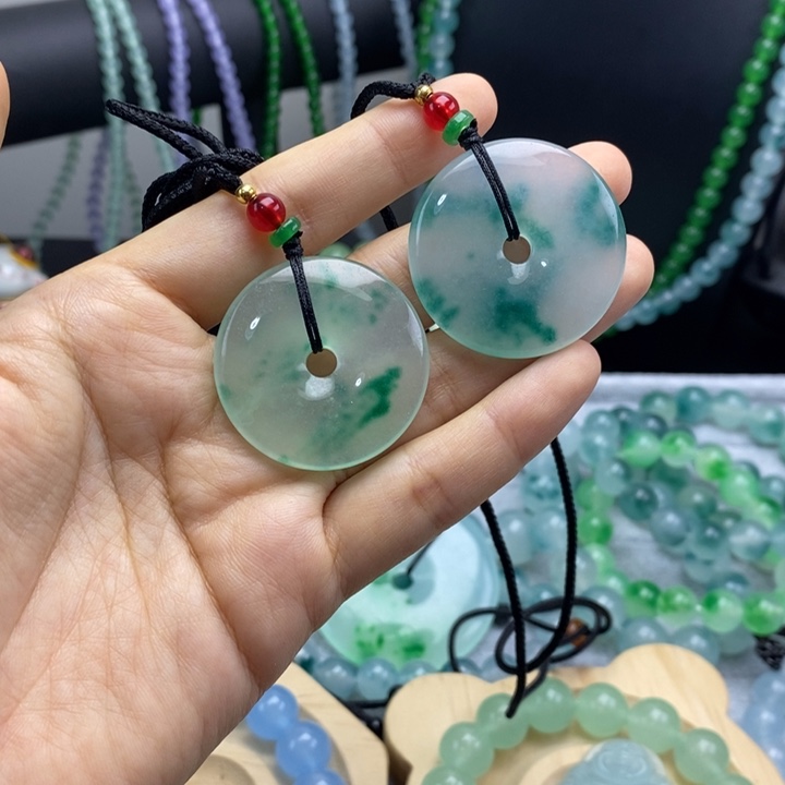 无非金属顺***?两个平安扣