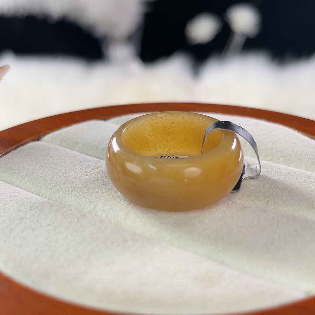 和田玉未镶嵌戒指l32。橘糖细轮胎。17.2。不退换