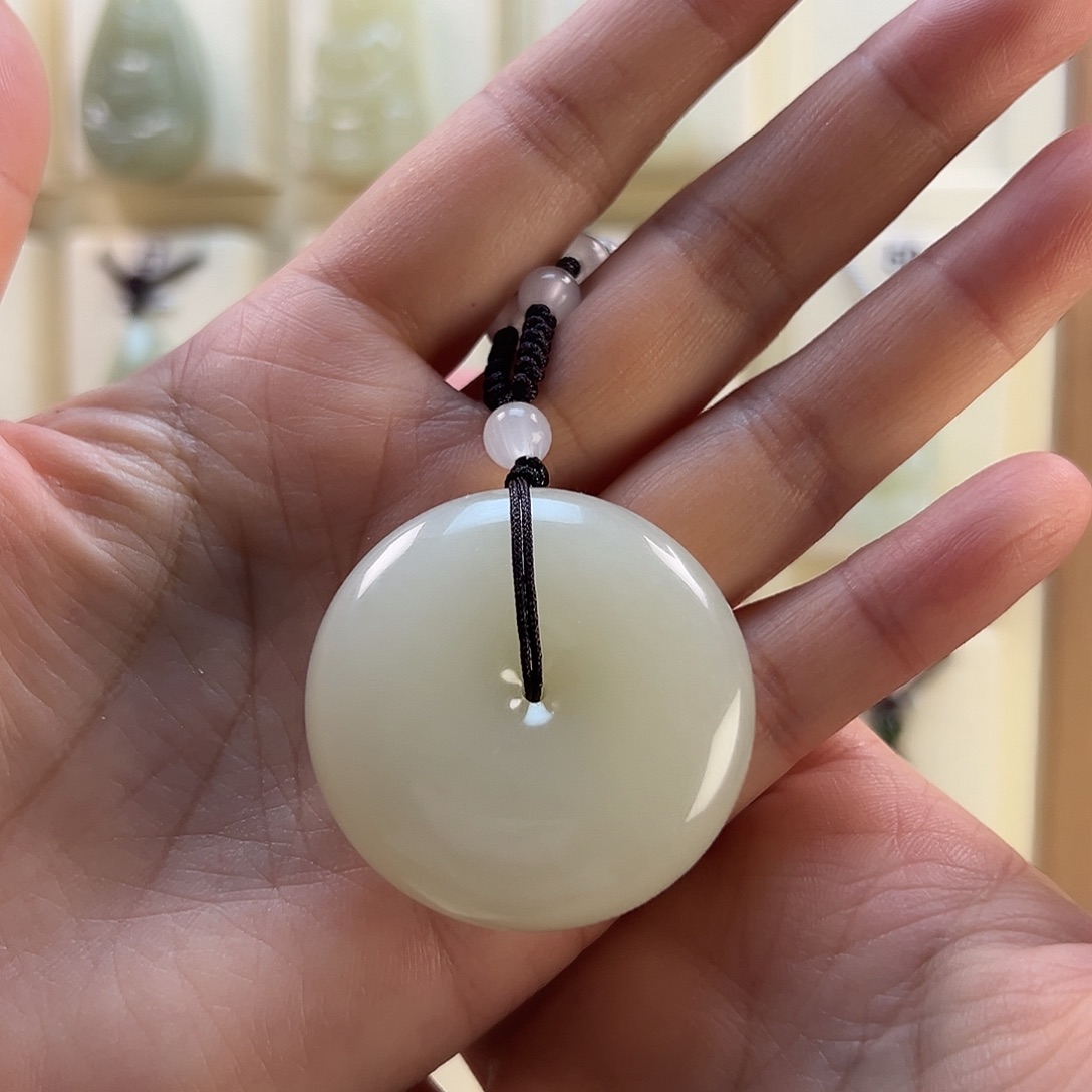 幸***样和田玉未镶嵌颈饰