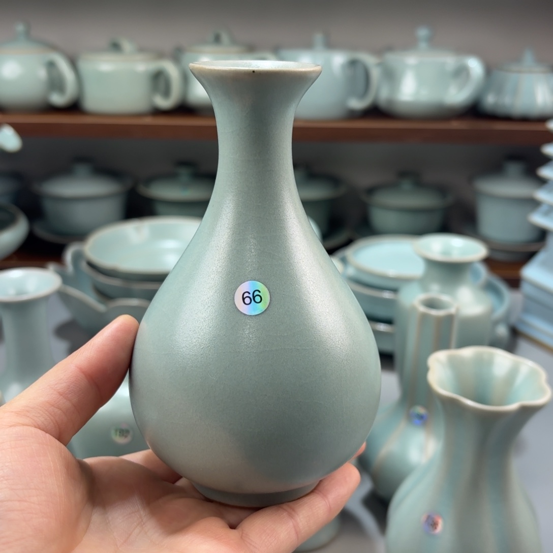 小***子瓷摆件编号66仿古釉小号玉壶春瓶
