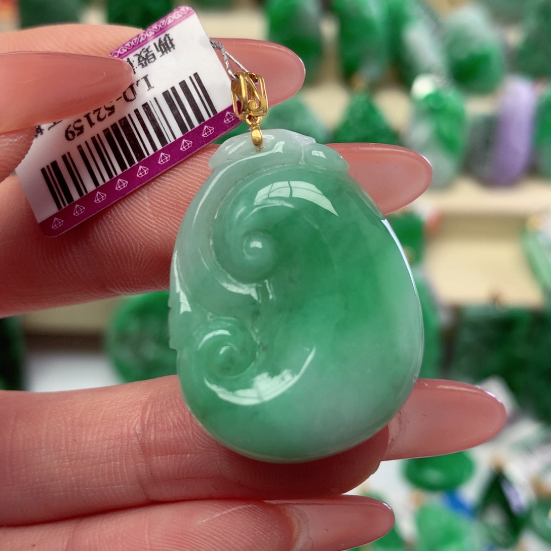 翡翠颈饰18K金镶嵌挂件