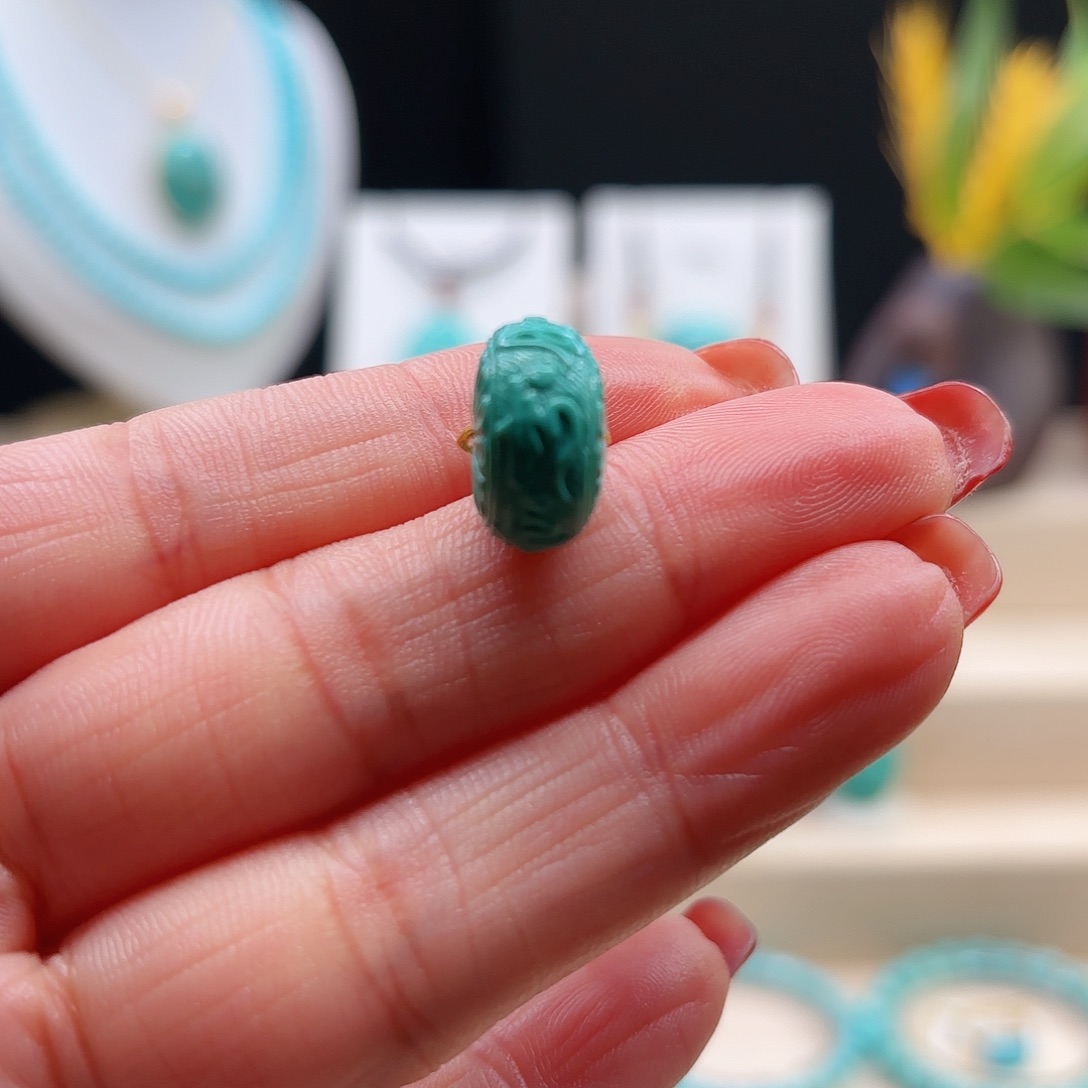 绿松石配饰未镶嵌