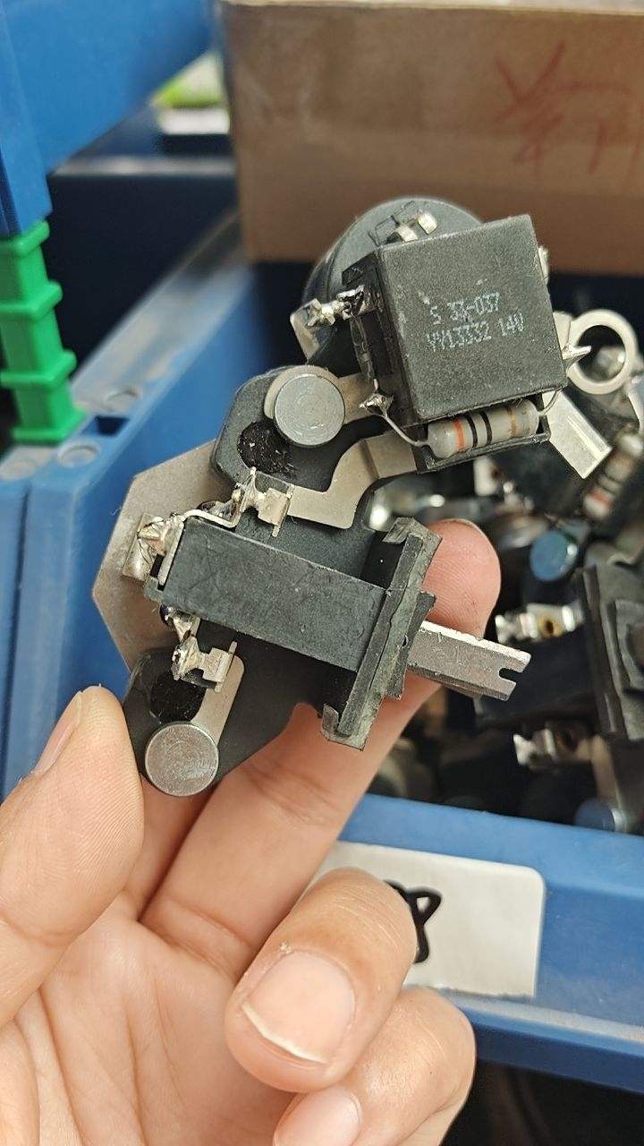 五十铃发电机调节器