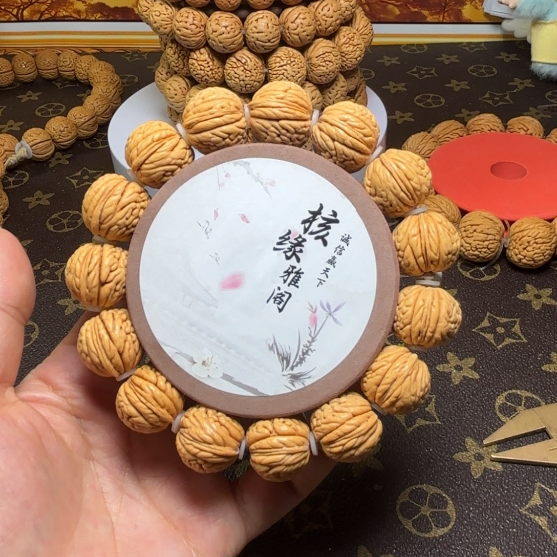 ****生桃核手串龙鳞王恭喜久