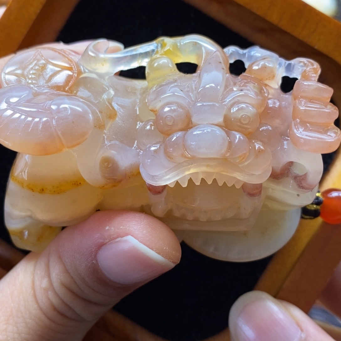 石英质玉（黄龙玉）颈饰未镶嵌