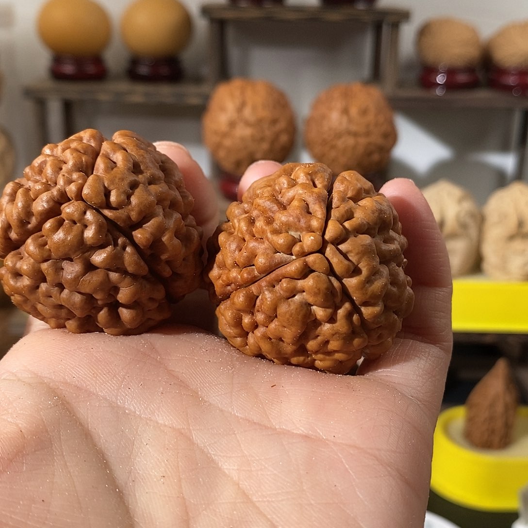 吊坠文玩核桃-****-三瓣脑纹金刚练手色差4146