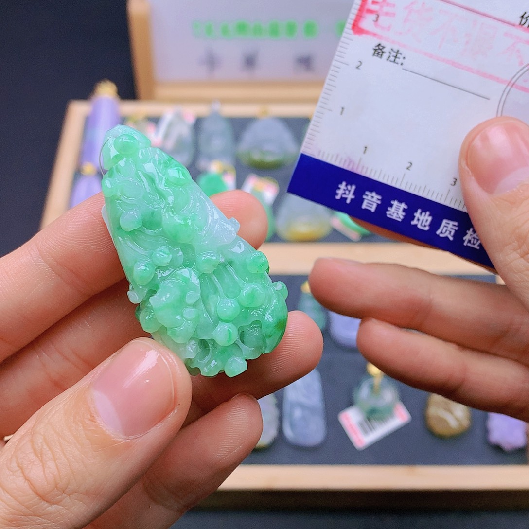 翡翠未镶嵌颈饰翡翠