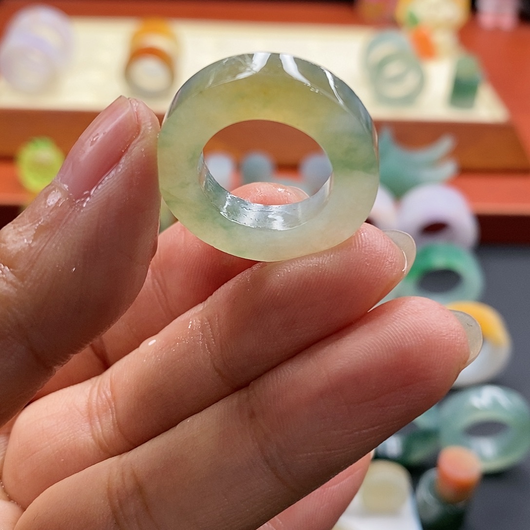 拒***…定制翡翠未镶嵌翡翠