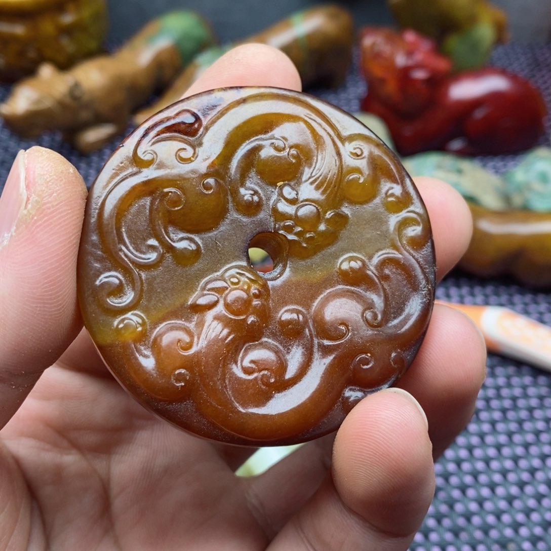 蛇纹石玉颈饰未镶嵌