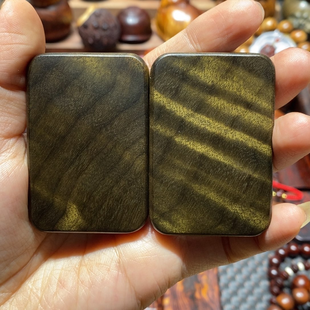 齐***胜金丝楠金丝楠木块两个