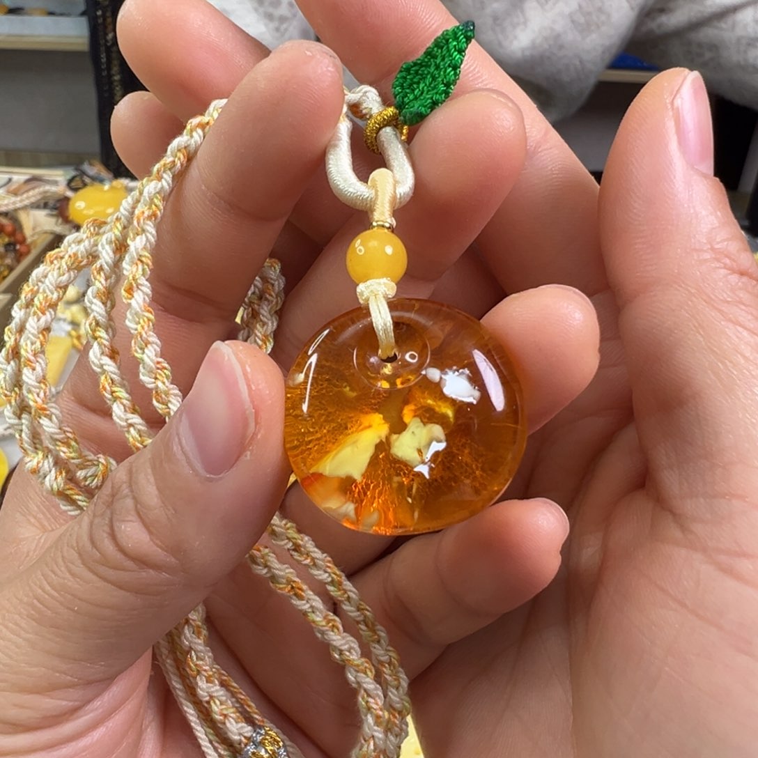 蜜蜡裸石未镶嵌琥珀