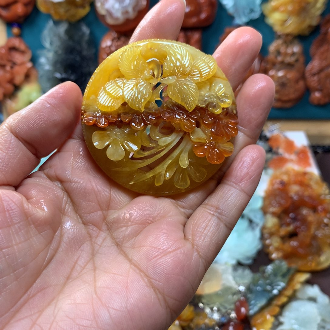 蛇纹石玉挂坠未镶嵌