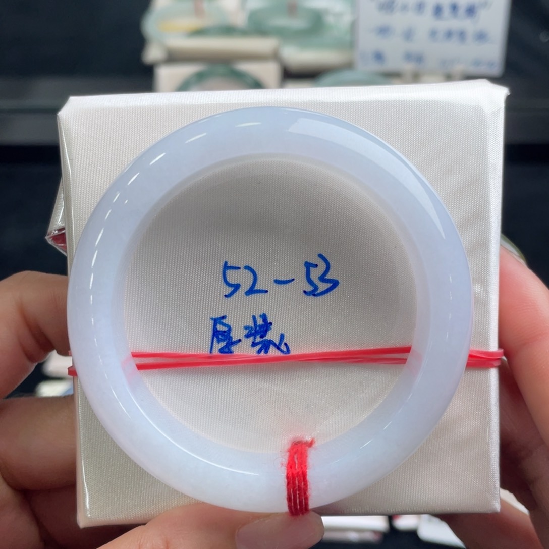 翡翠手镯未镶嵌翡翠手镯