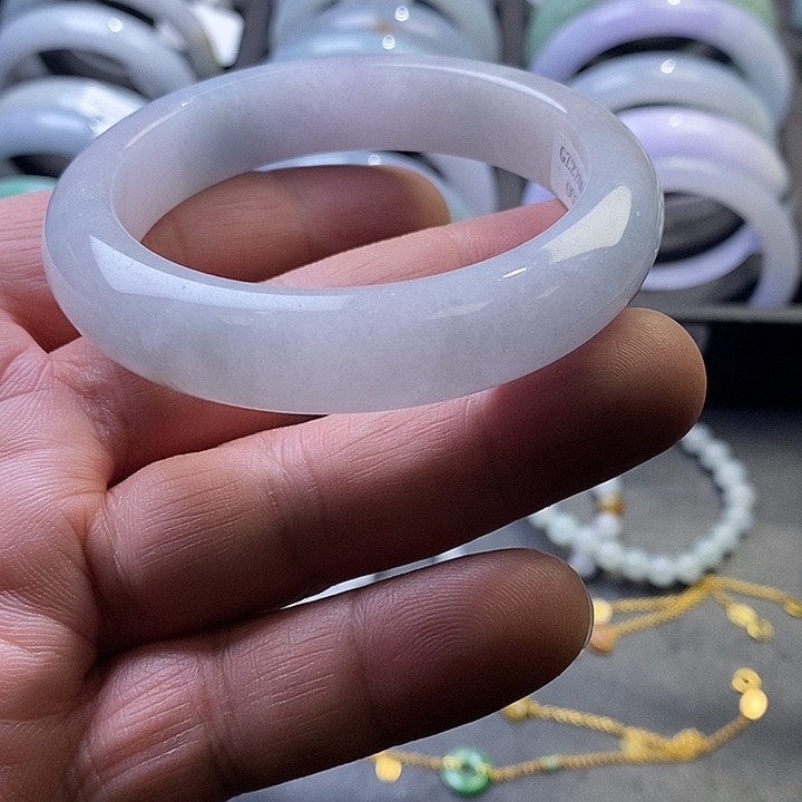 翡翠未镶嵌手镯3、正