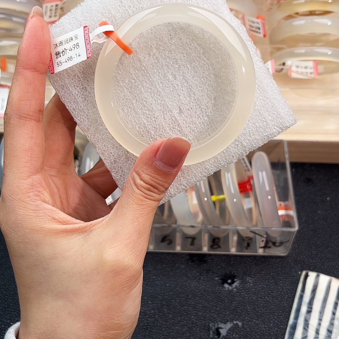 知***语玛瑙/玉髓未镶嵌手镯