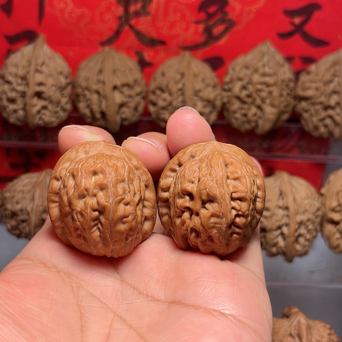 文玩核桃吊坠3.9尺元宝（稍有小修）