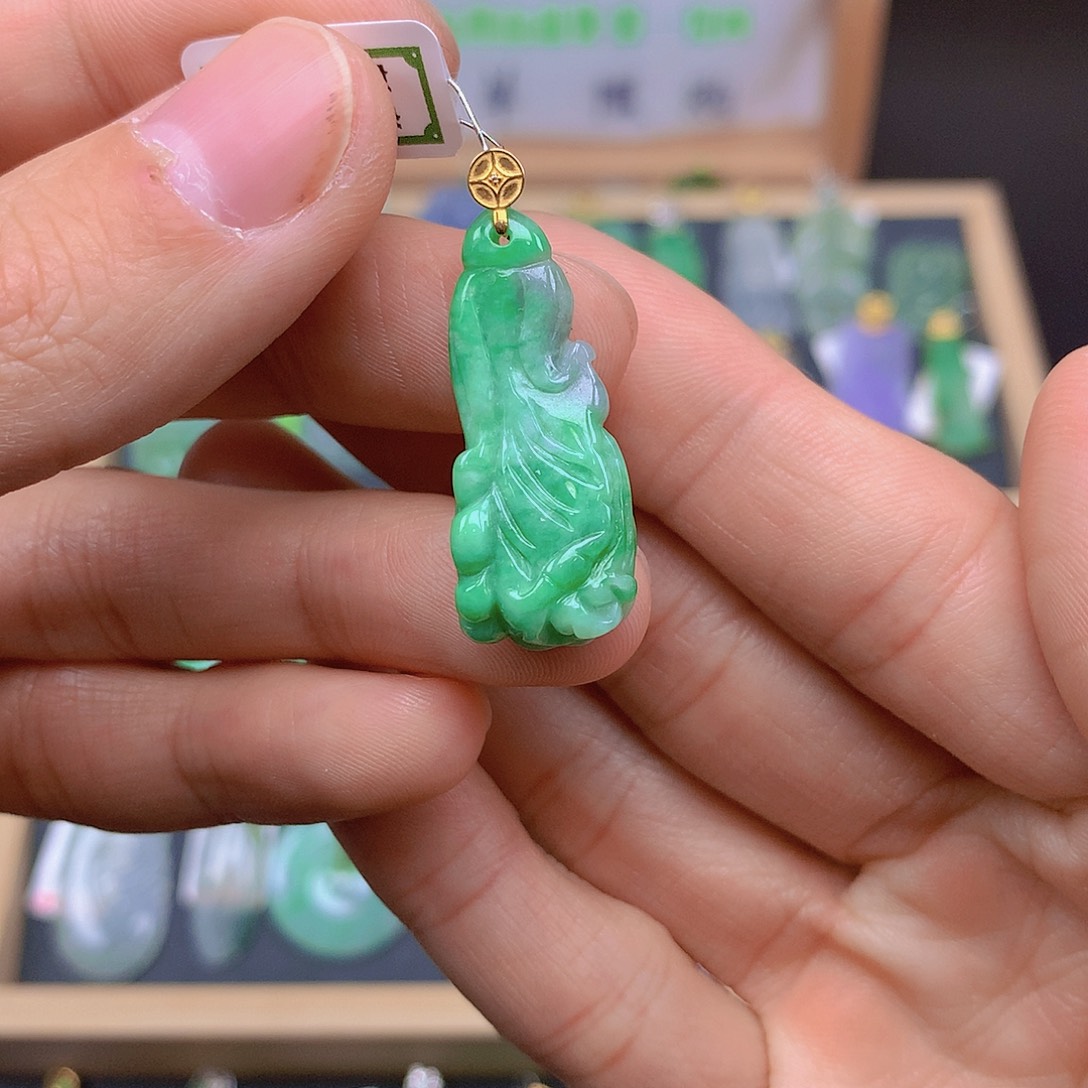 翡翠颈饰18K金镶嵌翡翠