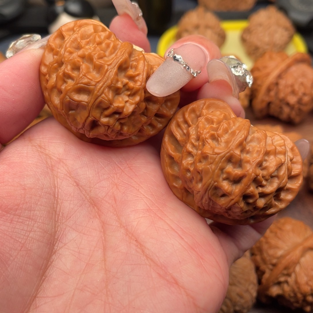 文玩核桃把件桃心宫灯41，红皮