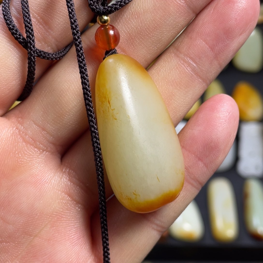 和田玉颈饰未镶嵌